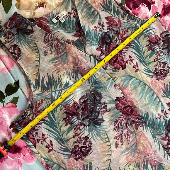 “Kut from the Kloth”Classy Sleeveless Blouse - Picture 10 of 12